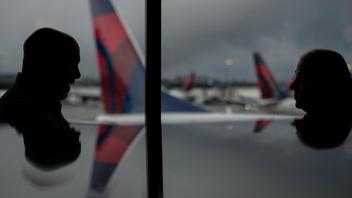 Suspect snuck onto Delta flight at SEA Airport prior to being arrested