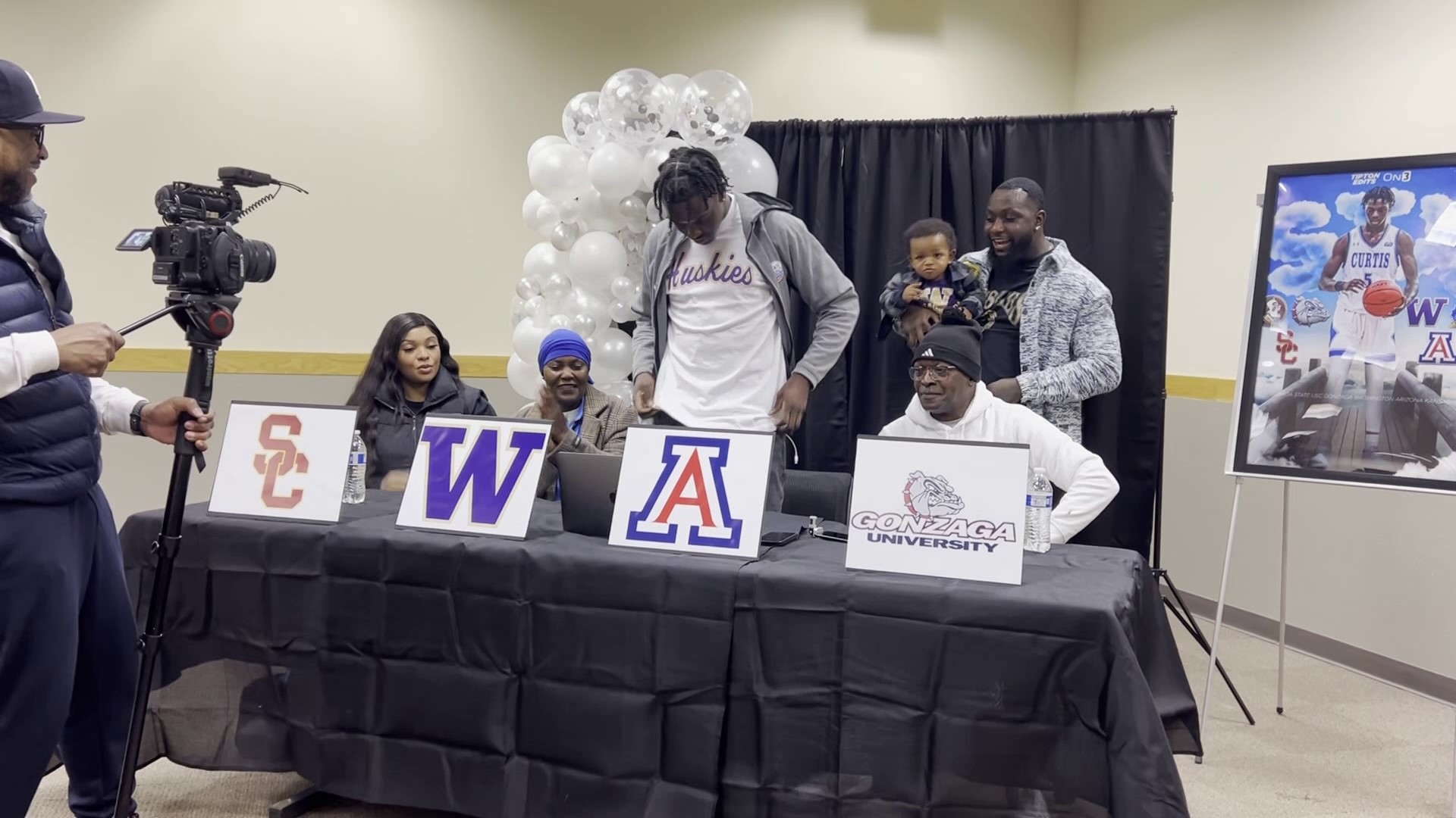 UW basketball got a huge win tonight with five-star point guard Zoom Diallo announcing his commitment to the Huskies. 
Diallo led Curtis High School to back-to-back