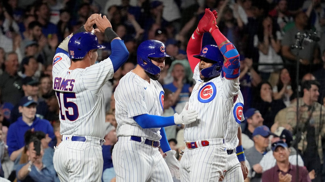 Velázquez hits grand slam as Cubs rally past Mariners 14-9