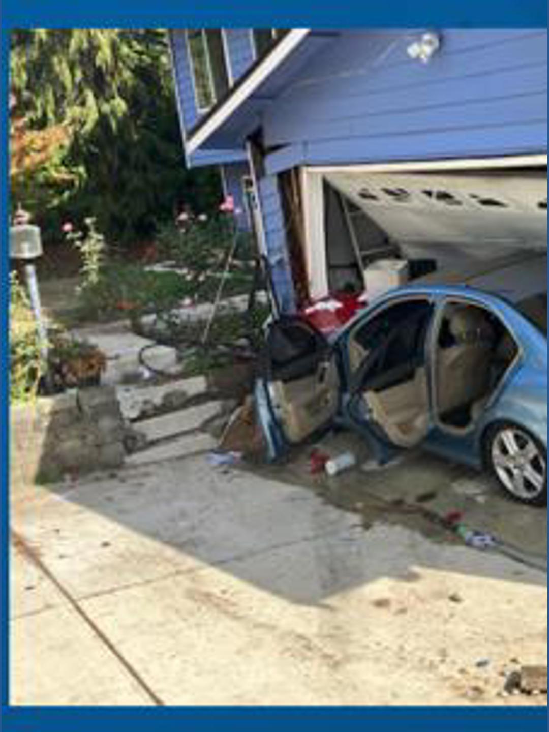 Car crashes into Lynnwood garage, causes $50,000 damage | king5.com