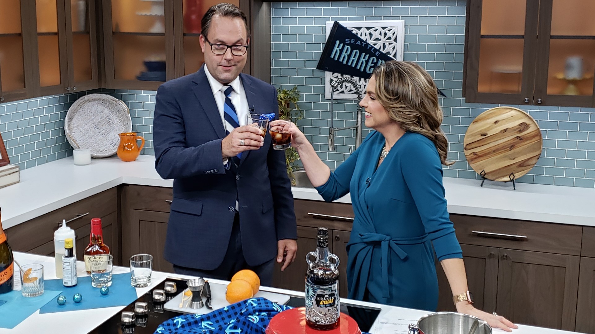 KING 5's Chris Daniels knows his way around a good cocktail. He joined Amity to show us a couple of drinks and talk hockey! #newday