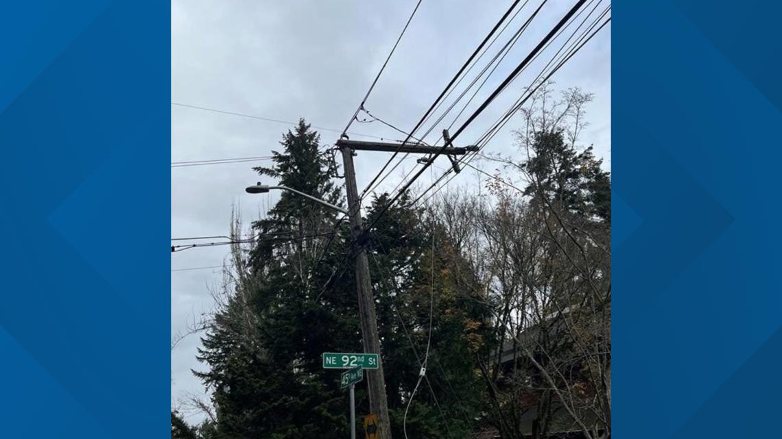 Power outage updates 260,000 without power in western WA
