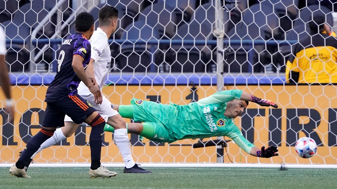 Smith, Ruidíaz score as Sounders overwhelm Galaxy 3-0 - Vimarsana News