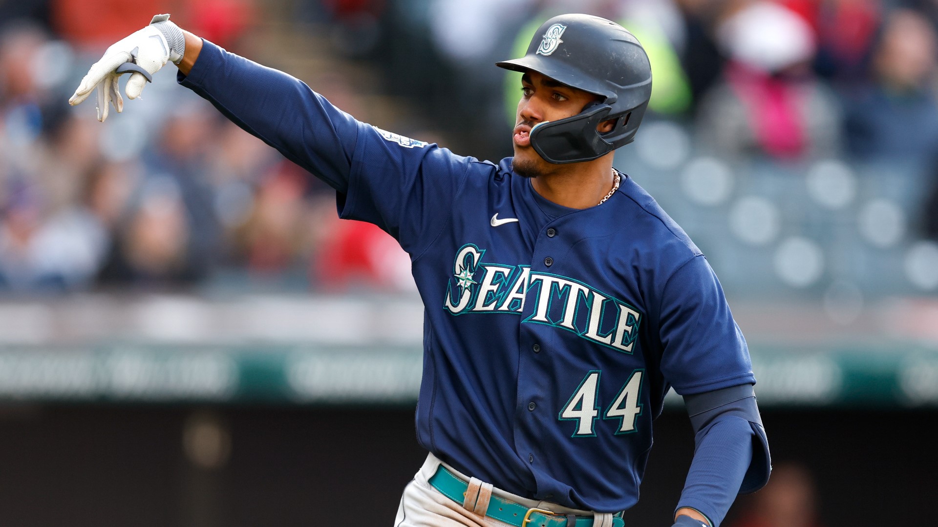 Rodríguez homers as Mariners wreck Guardians' home opener