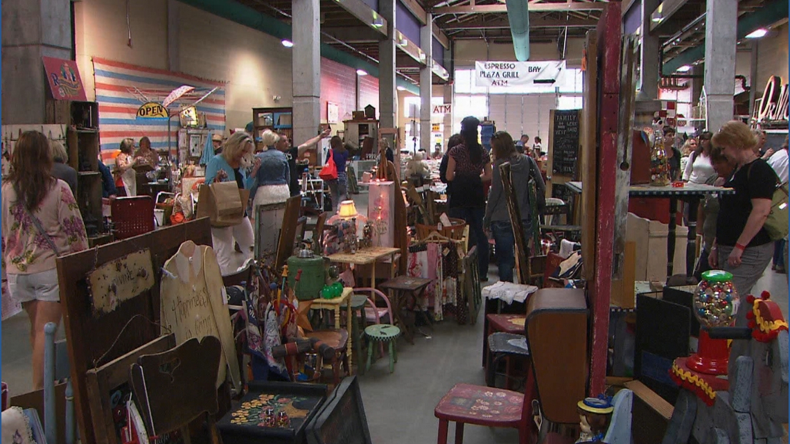 Farm Chicks Antique Show, a Pacific Northwest institution, prepares for final weekend after 24 years