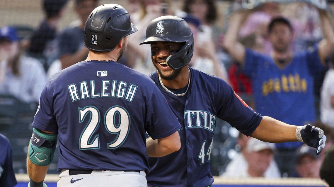 Cal Raleigh continues hot streak, hits 32nd homer of the season | king5.com