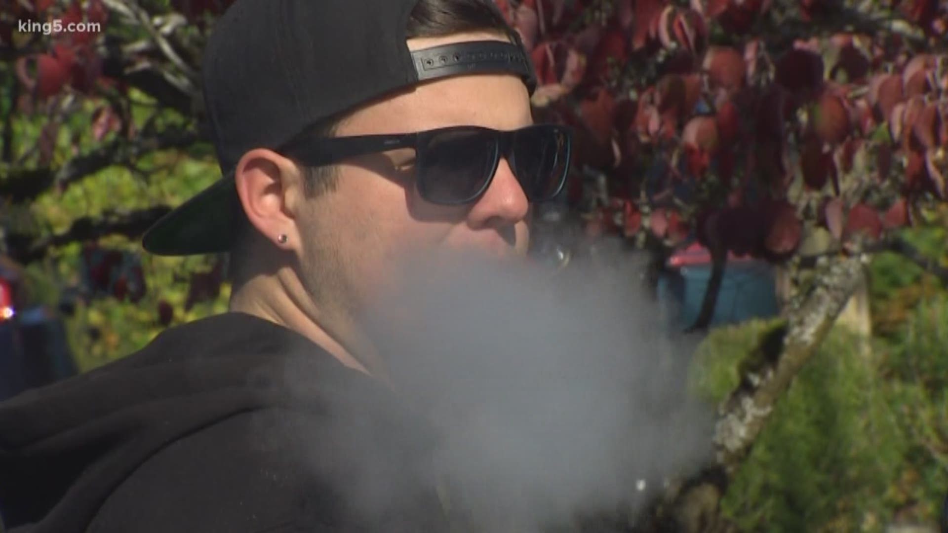 Washington vape shop owners are scrambling to stay in business amid an emergency ban on all flavored and THC vapor products. KING 5's Tony Black reports.