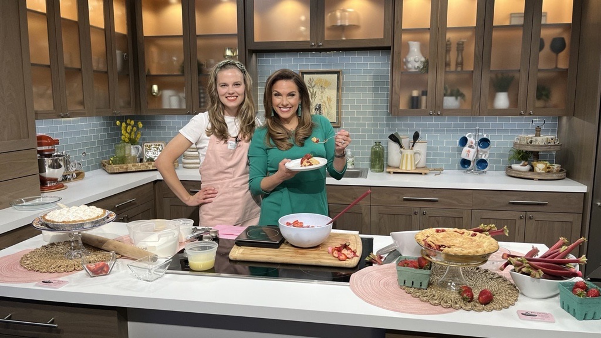 Pie Bird's Hannah Jacobsen shows Amity how to make a delicious pie just in time for strawberry season. #newdaynw