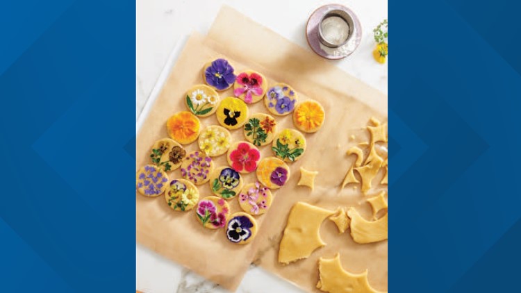 Eat your flowers! These shortbread cookies with edible flowers are a work of art and delicious