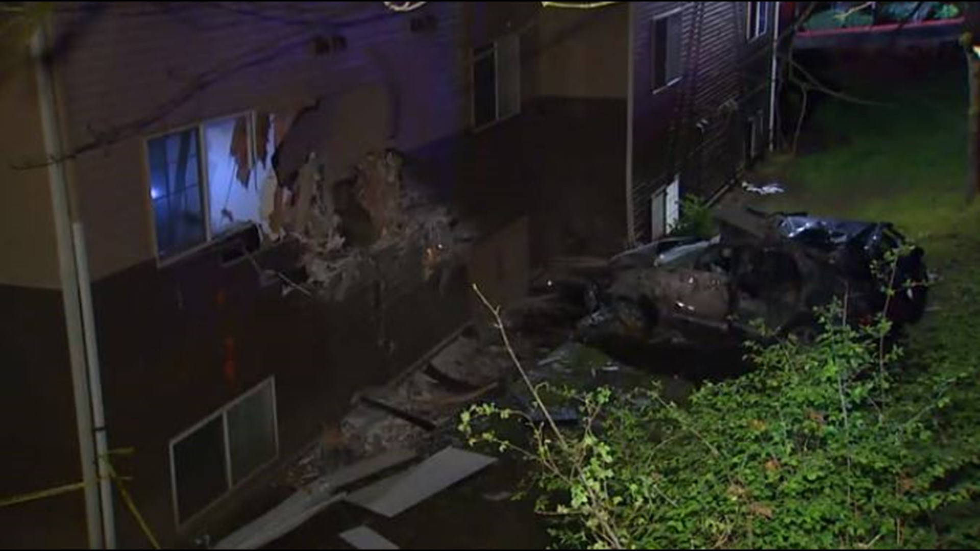 5 hurt when car slams into 2nd floor of Kent apartment | king5.com