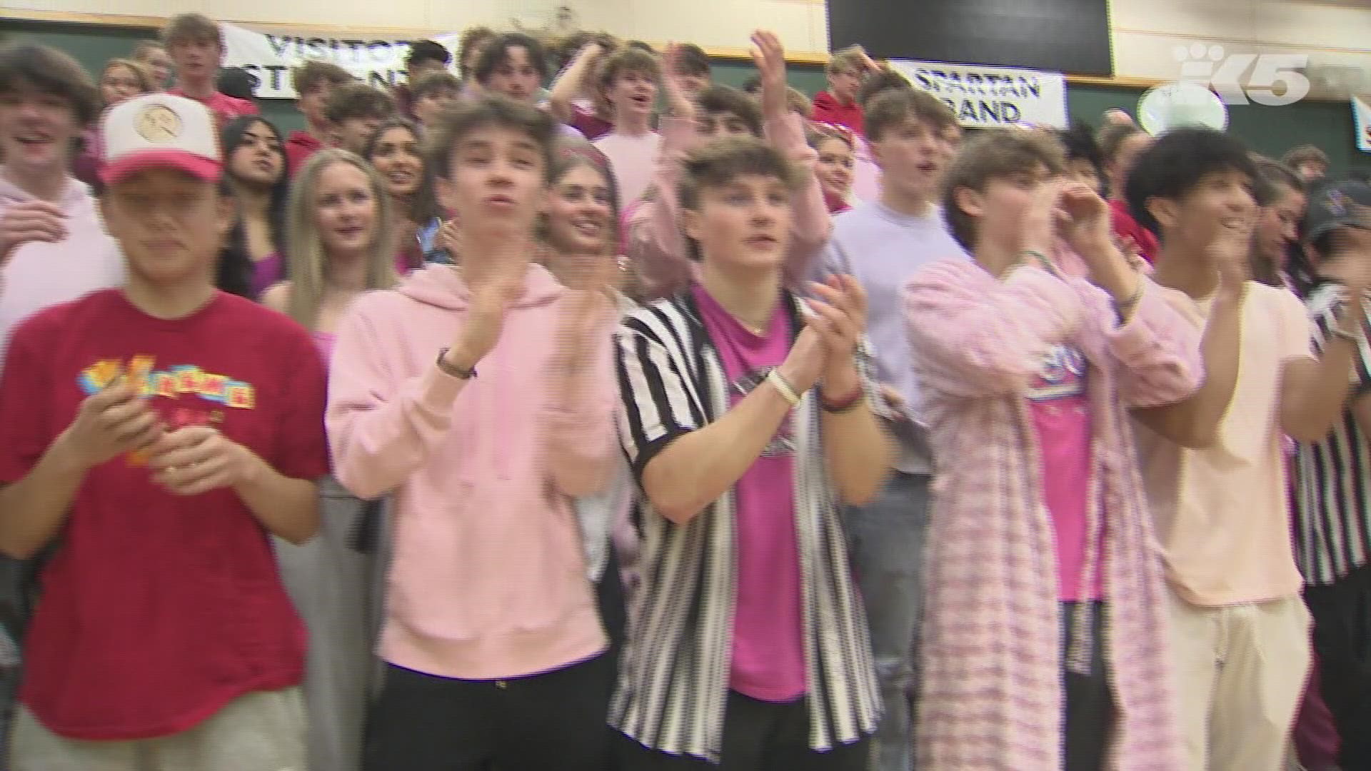 Highlights of the Issaquah boys 55-54 win over Skyline in the 4A District 1/2 Semifinals