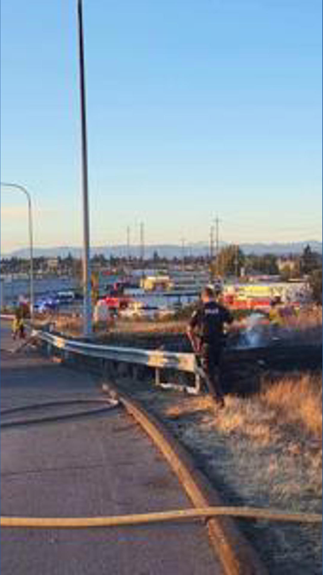 1 dead, 2 injured in Everett rollover crash | king5.com