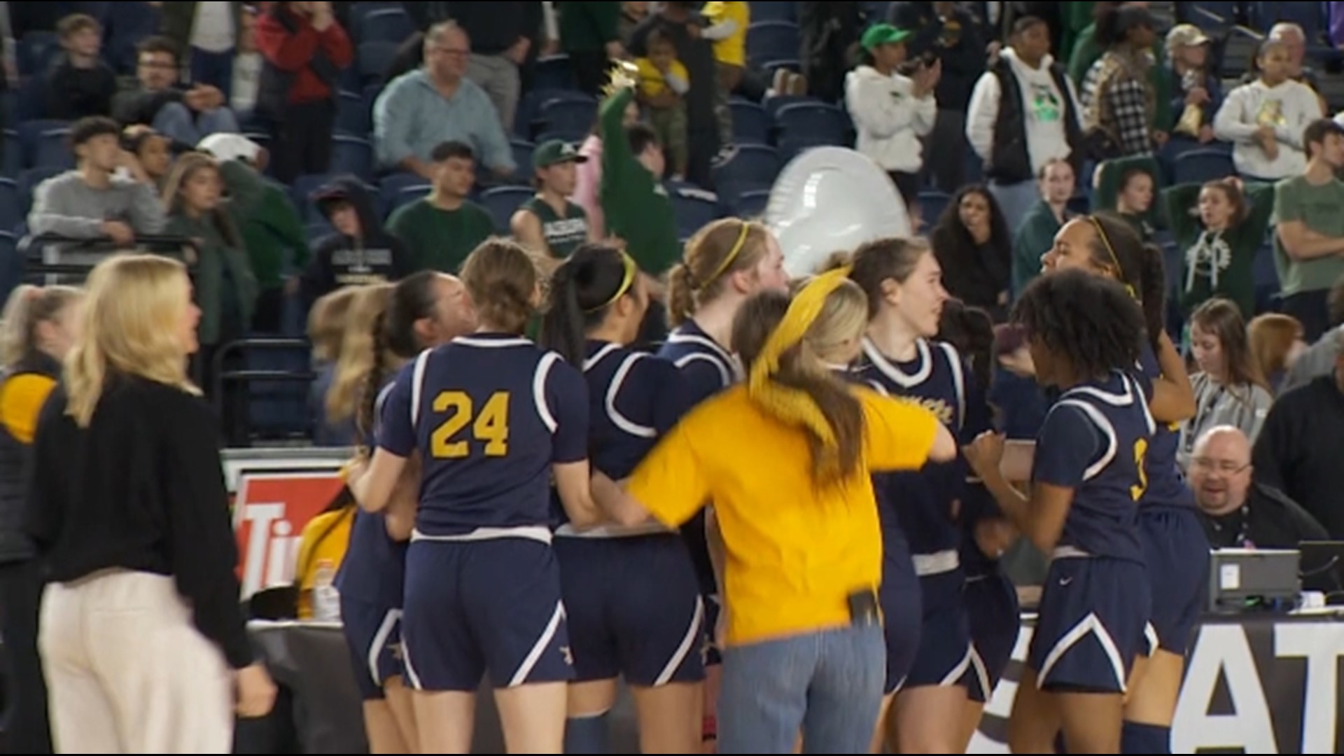 Highlights of the Everett girls 43-42 win over Auburn in the 3A State Rd of 12