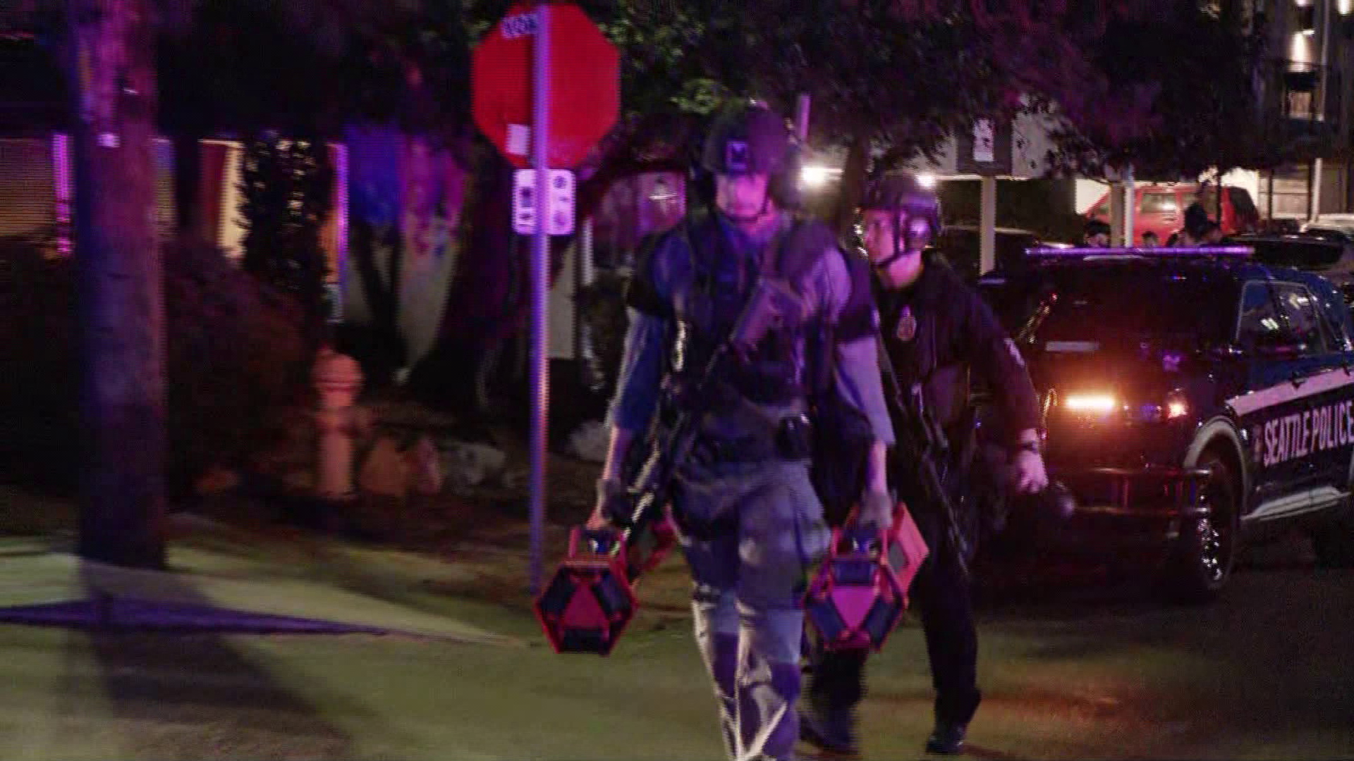 Assault suspect arrested after standoff with police at Seattle ...