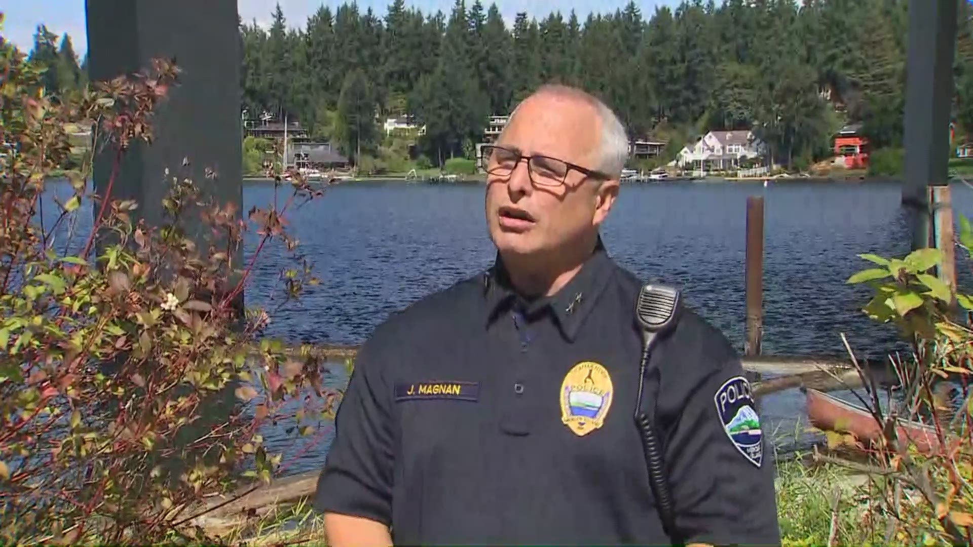 Police and rescue crews are looking for a man and a woman who went missing from a boat in Lake Washington.