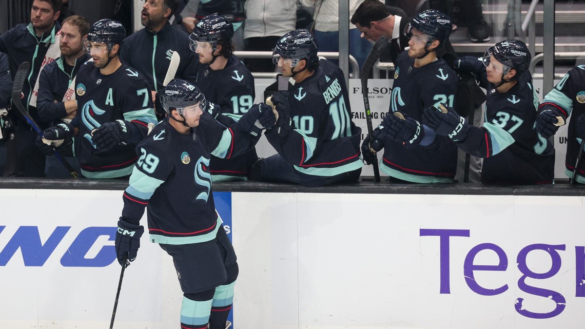 Kraken win for the 1st time in 5 game this season, beating Hurricanes 7