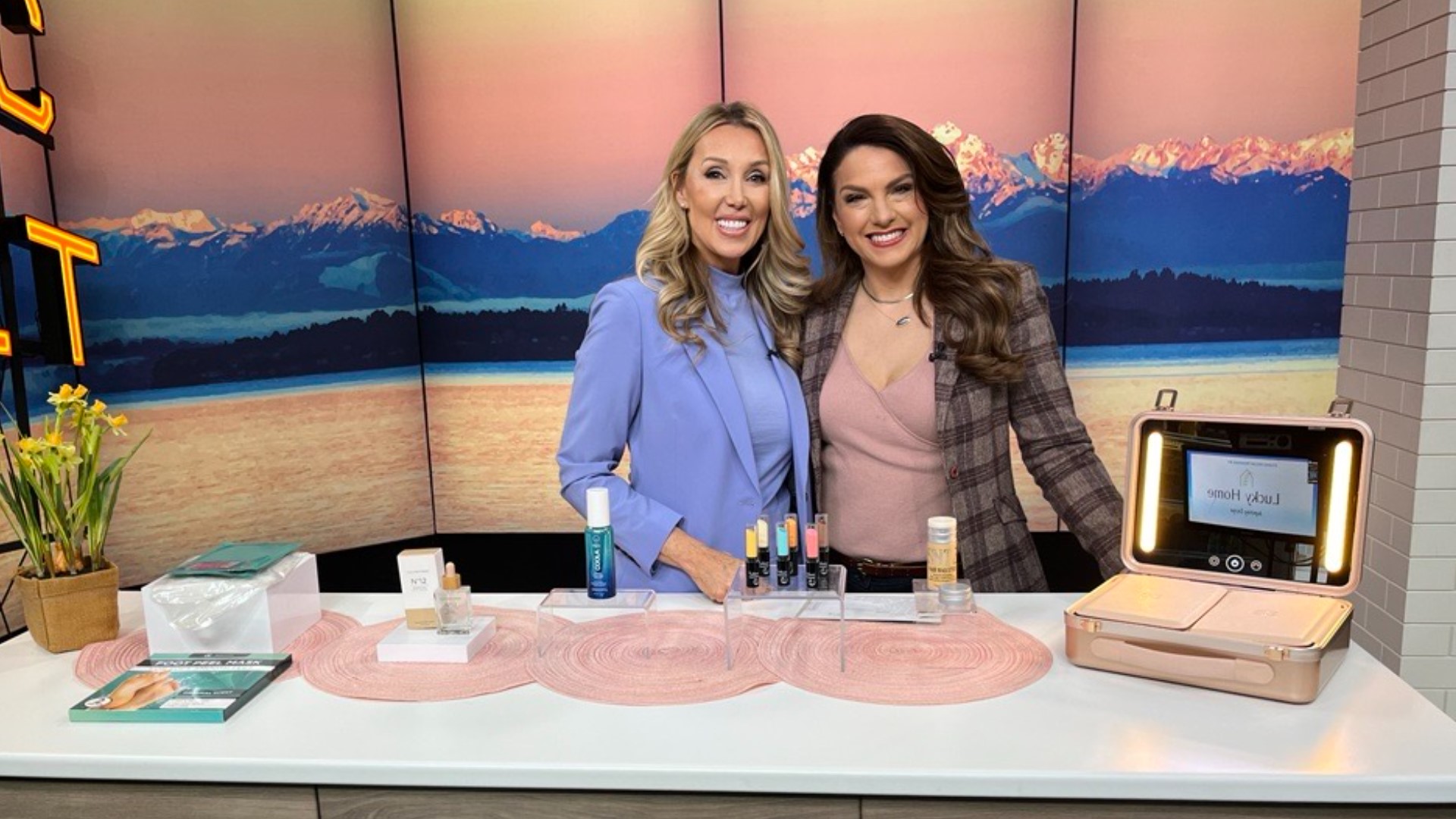 Wherever you're escaping to this spring break, Beauty YouTuber Jodi Mannes has your beauty essentials covered! #newdaynw