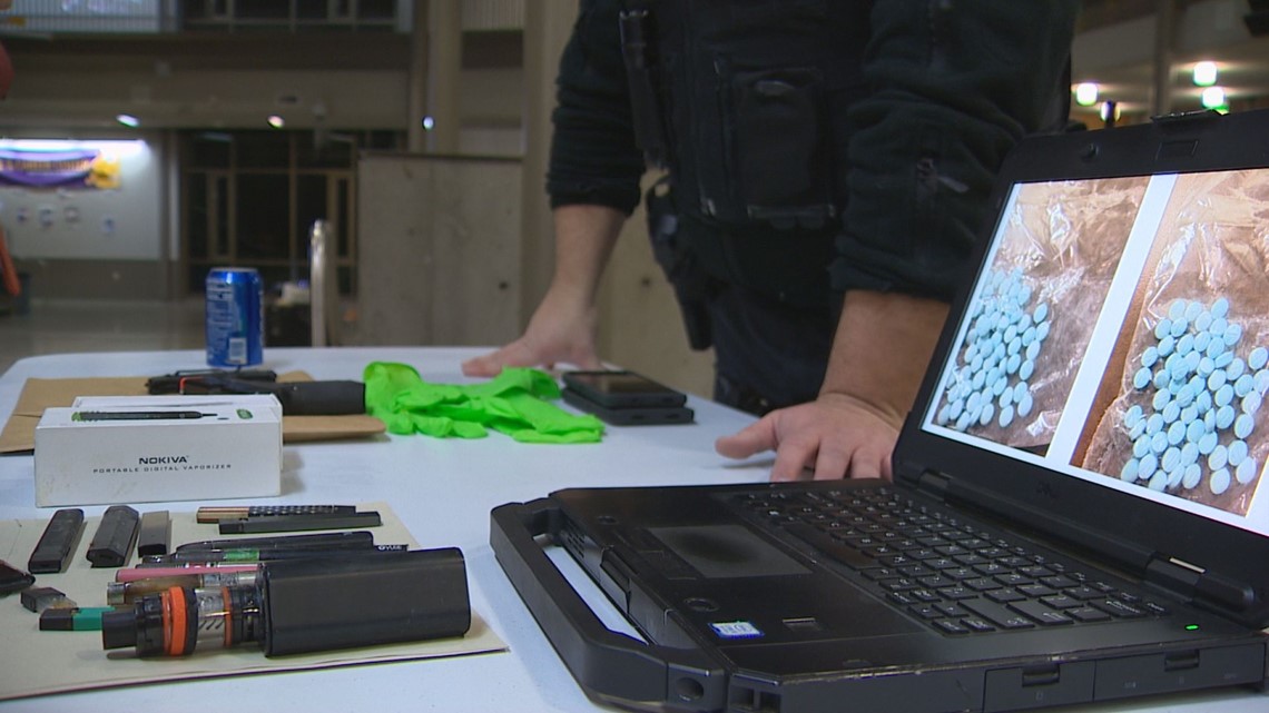 DEA agents speak to Issaquah parents about the dangers of fentanyl