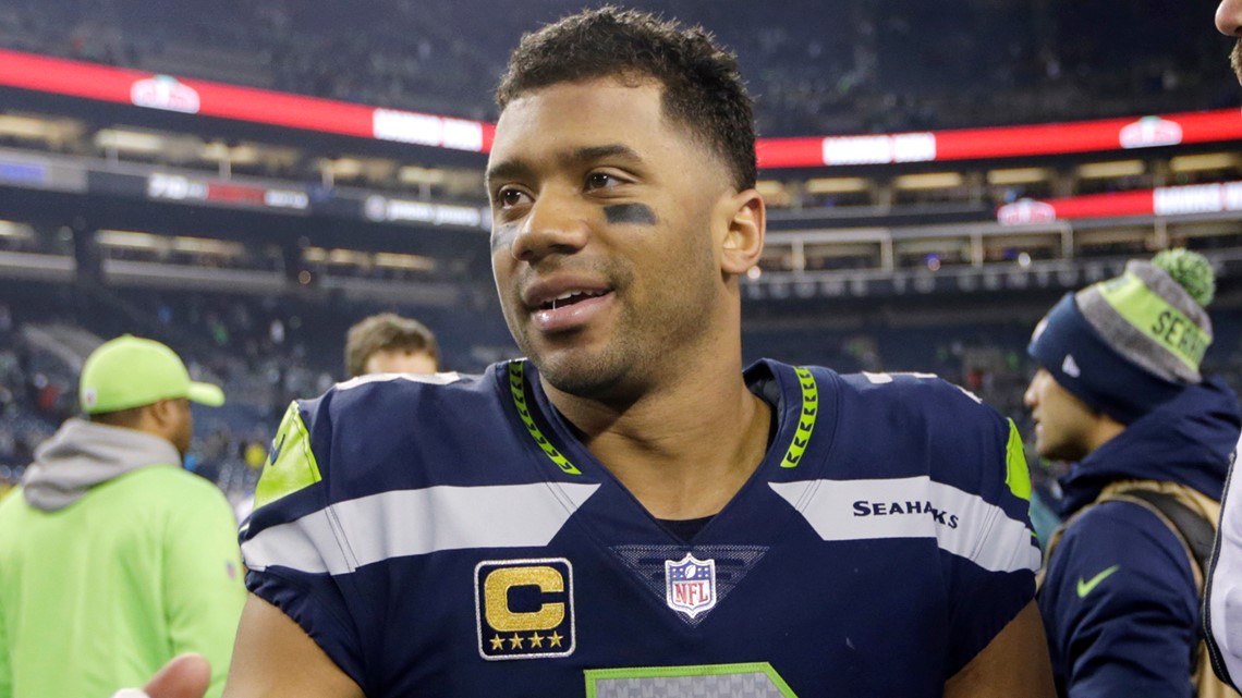 Russell Wilson gives $156,000 in  stock to his linemen