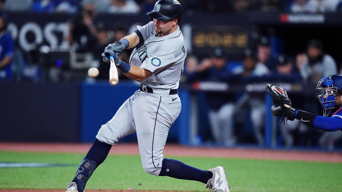 Yankees beat Blue Jays to clinch playoff berth