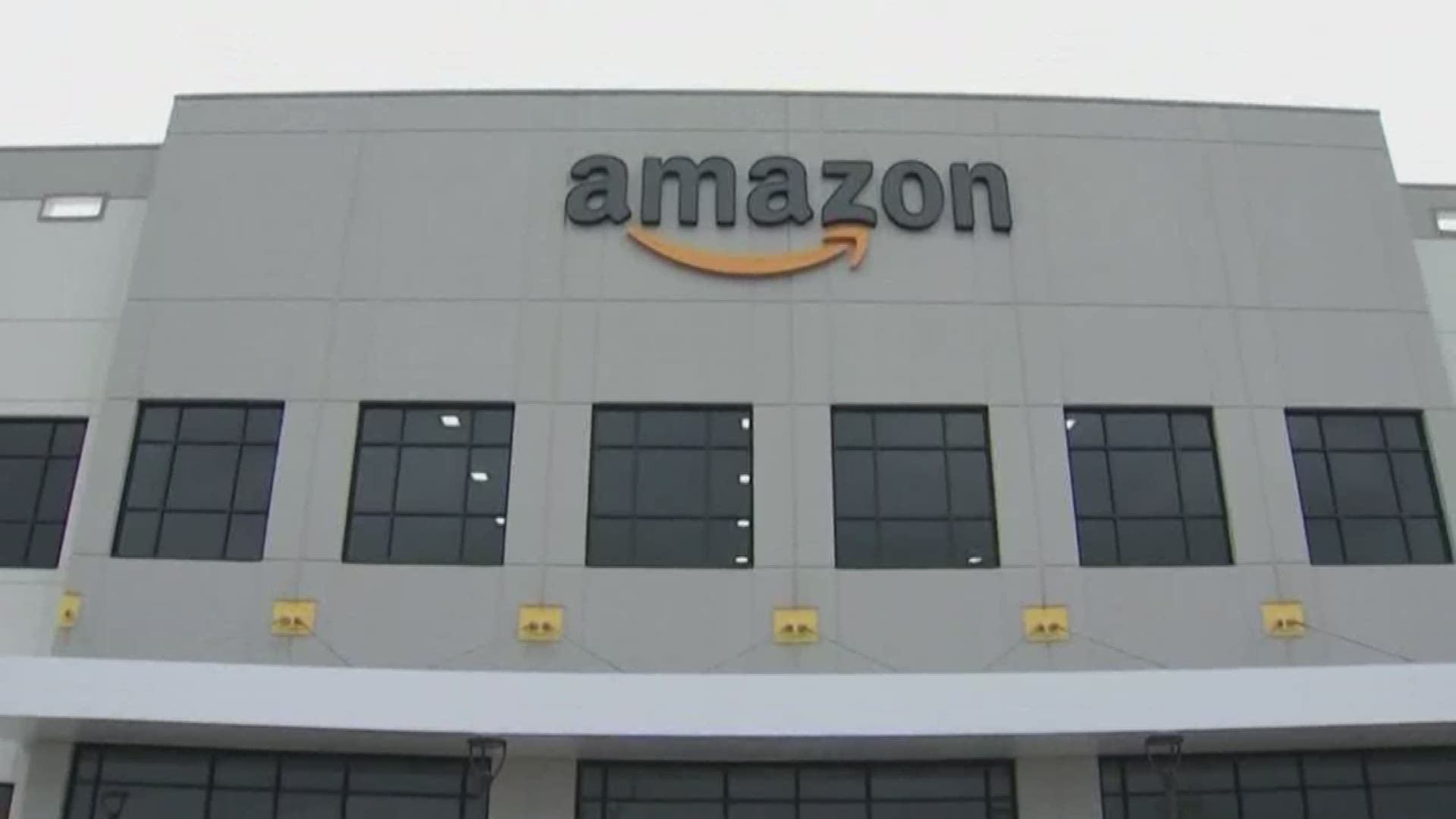 Amazon makes it official Will split HQ2 between New York City