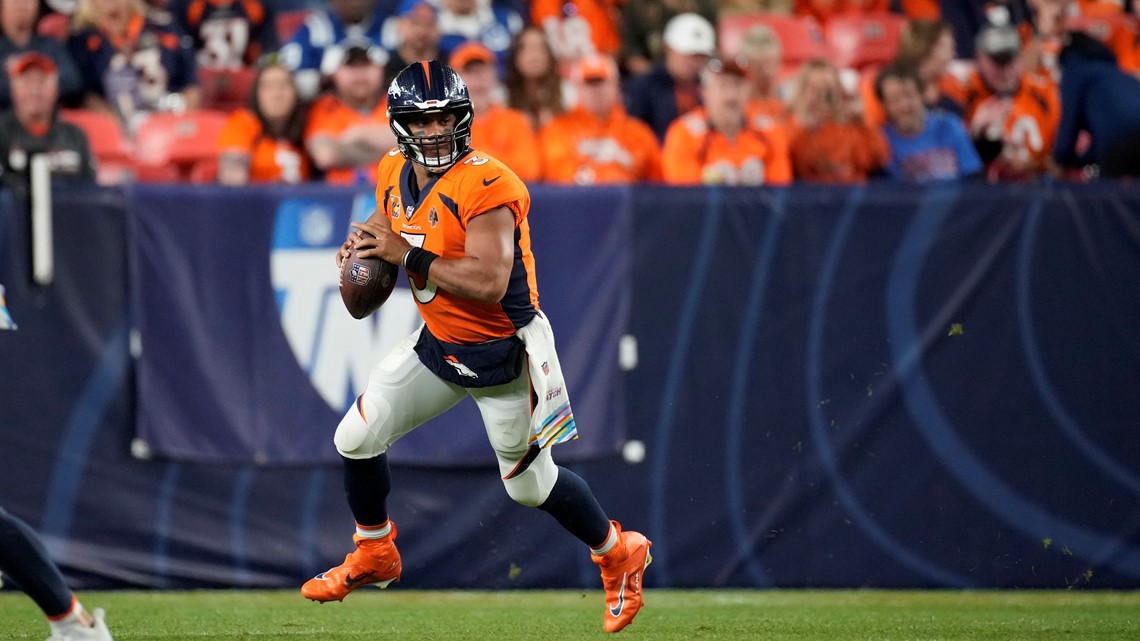 Broncos' Russell Wilson expected to play Monday night vs. Chargers after  undergoing shoulder procedure 