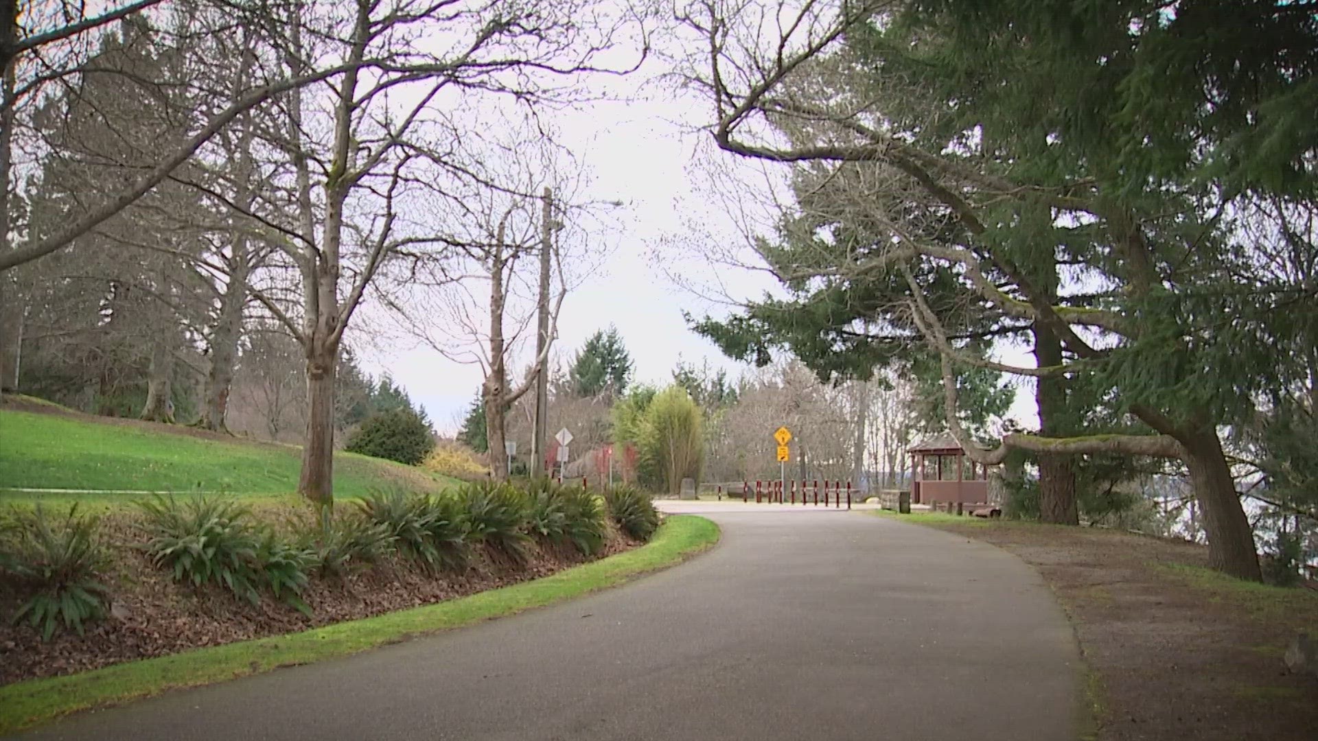 Police have still not identified a suspect who randomly stabbed a woman at Point Defiance park last weekend.