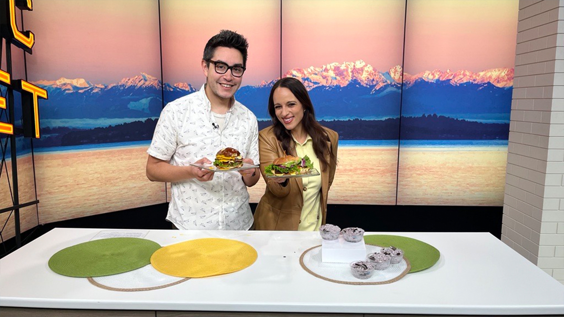 Kelly and Joseph try new offerings from the plant-based restaurant as well as the brand new cookies and cream Dippin' Dots collab. #newdaynw