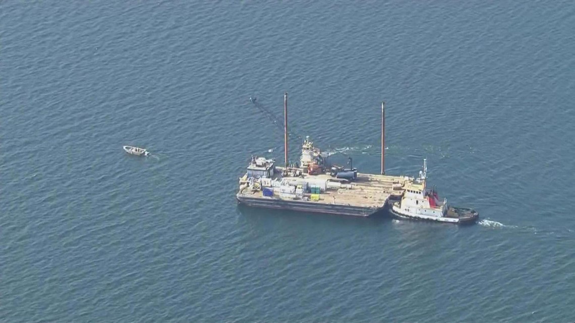 Work begins to recover floatplane wreckage