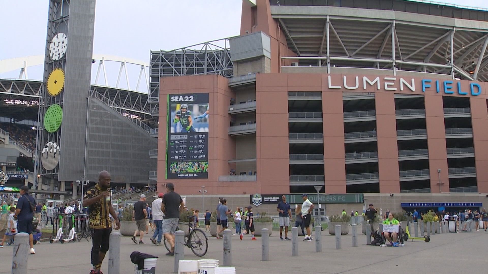 Seattle Seahawks will move kickoff if it conflicts with Mariners playoff  game 