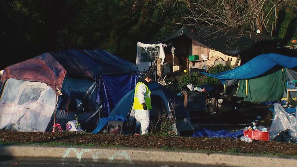 Crews clear homeless camp in Olympia | king5.com