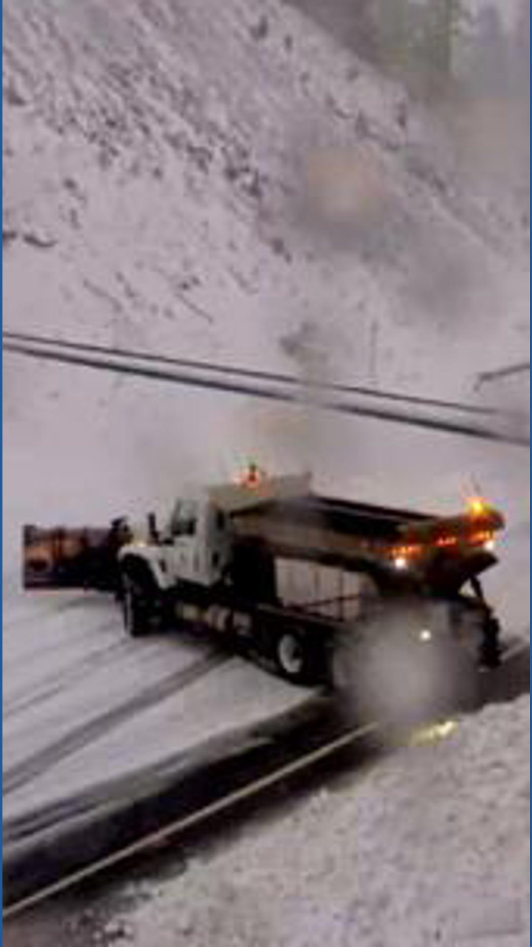 Semi-truck collisions block Blewett Pass amid heavy snow | king5.com