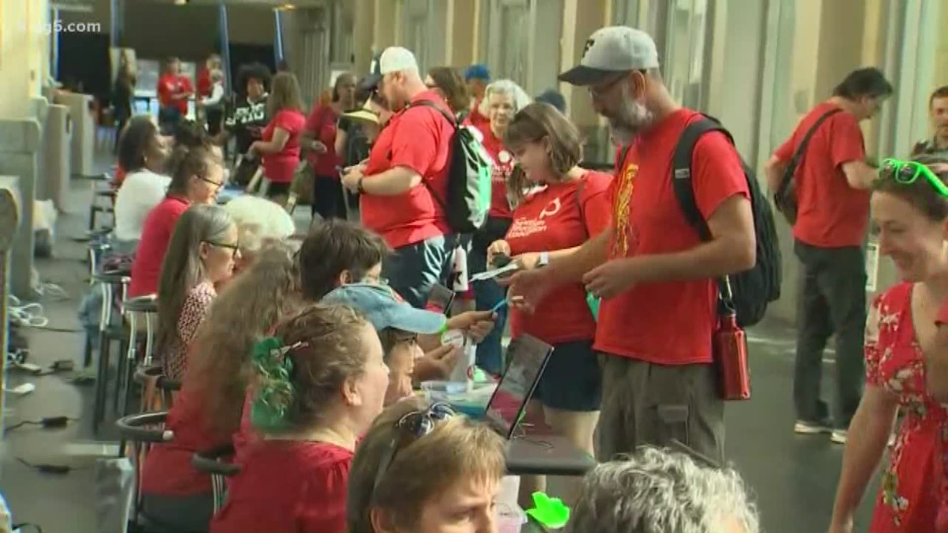 A majority of Seattle teachers voted to approve a new contract deal on Tuesday between Seattle Public Schools (SPS) and the teachers union.