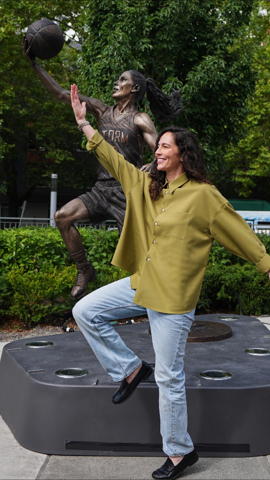 Seattle Storms honors WNBA legend Sue Bird with statue