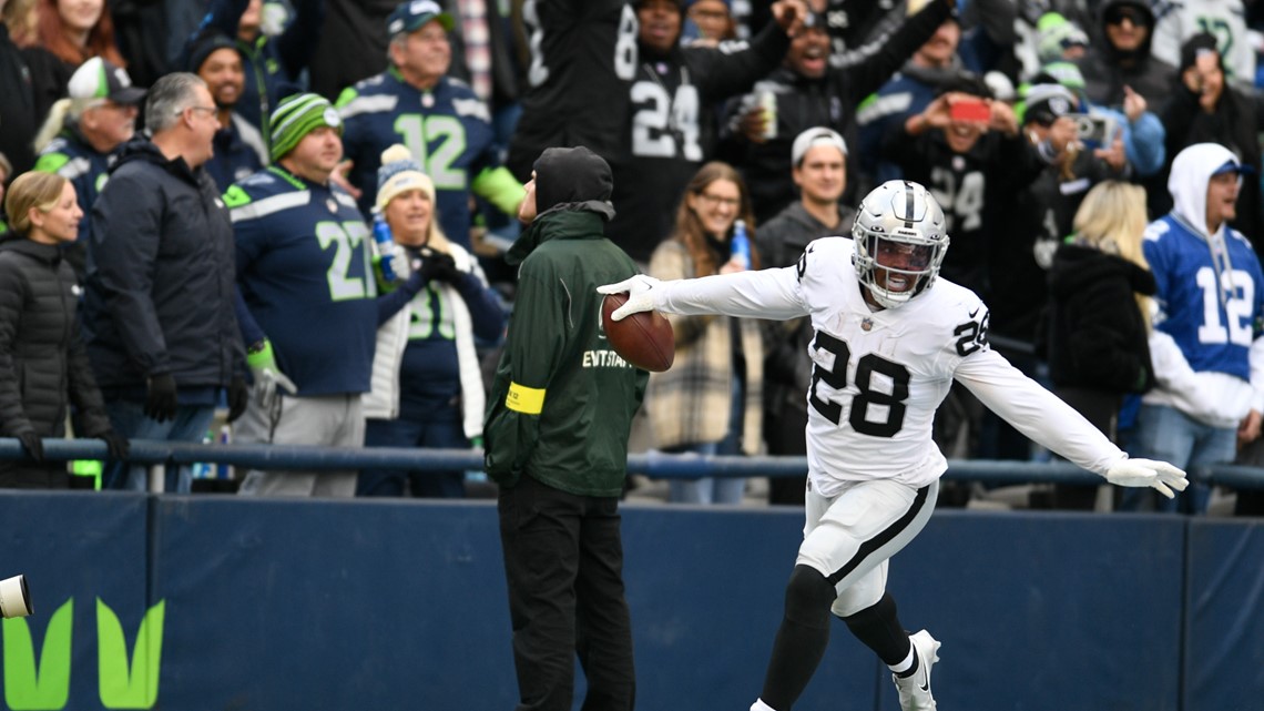 Seahawks vs. Raiders: Seattle falls out of playoff spot with 40-34