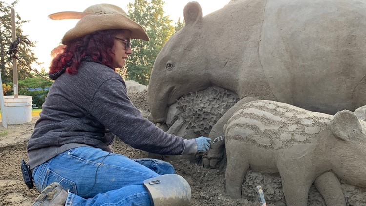 Tacoma artist sculpting special sand art for Point Defiance Zoo