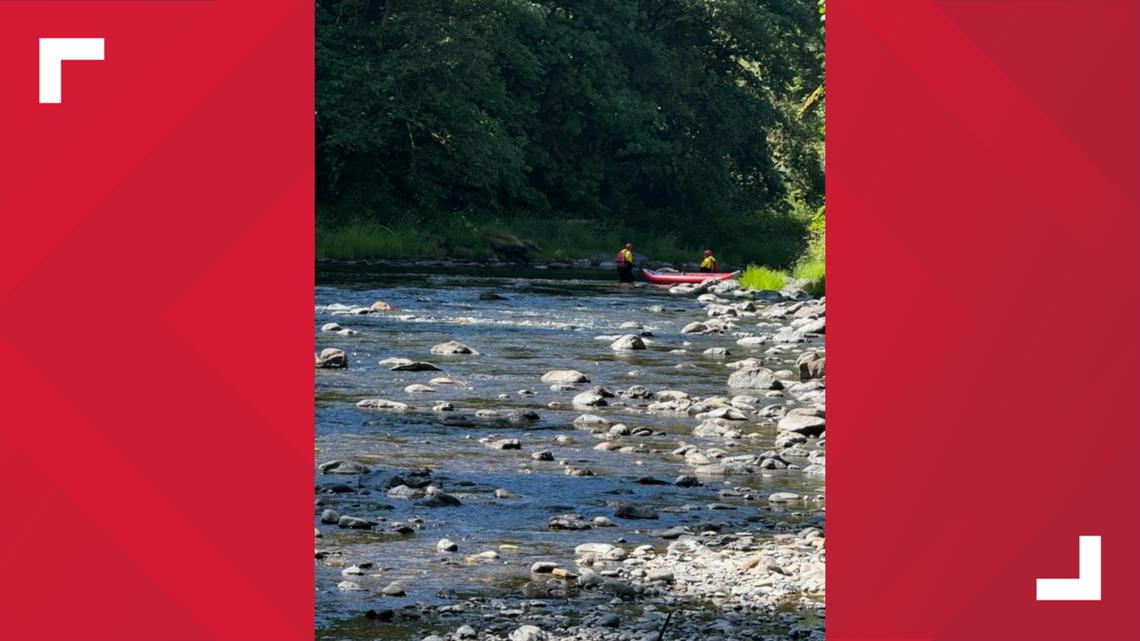 Two kayakers stranded near Enumclaw on Green River | king5.com