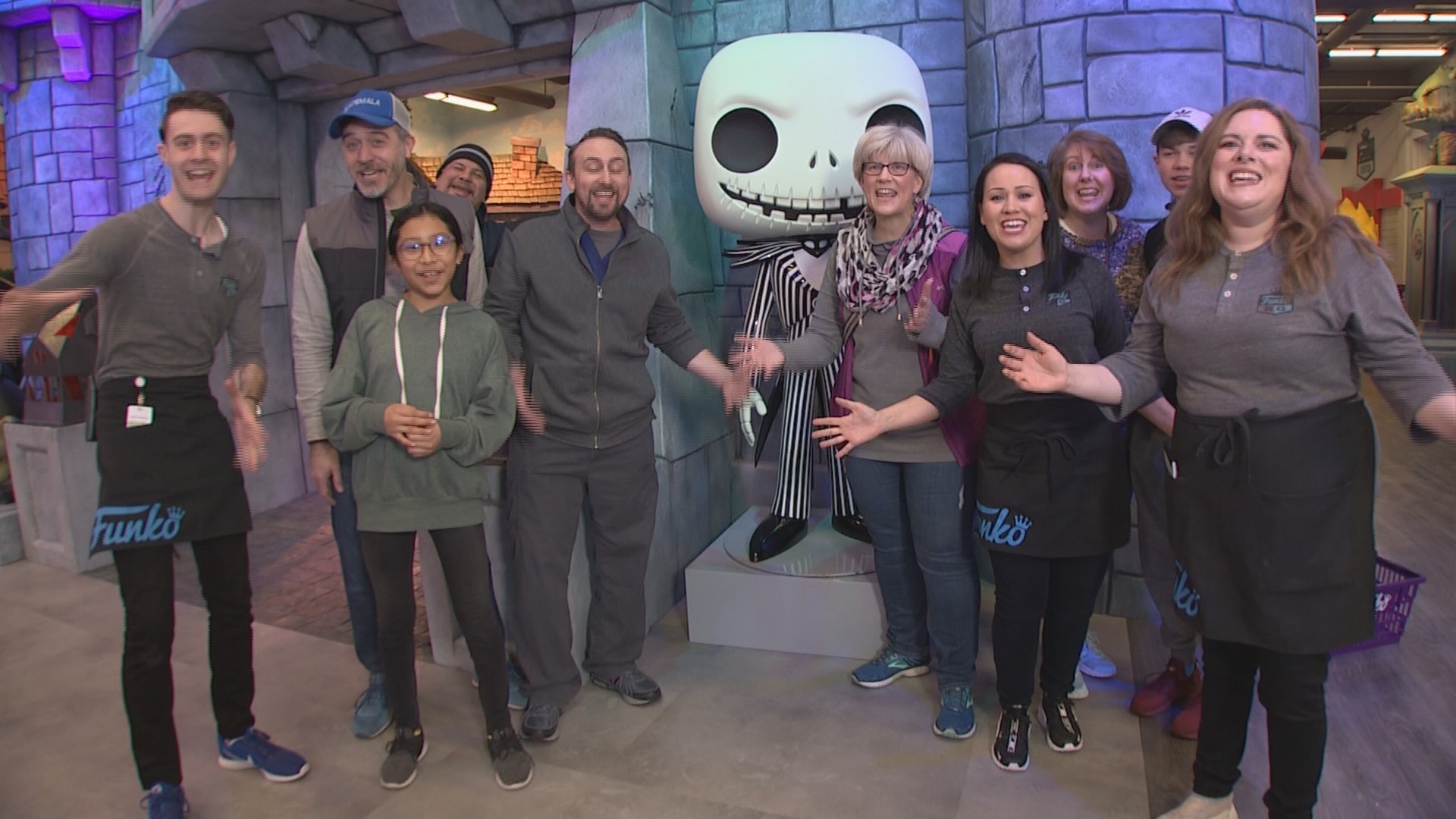 Michael and Jose host from Funko HQ in Everett.  FEATURING:  Curtis Colors Hair - Rainbow Hair,  Bellevue's Bellden Cafe, Taylor Shellfish Farm's Walrus and Carpenter Picnic, Go Kart Racing at Tukwila's Family Fun Center, the Flying Heritage & Combat Armor Museum, Evening Extras.