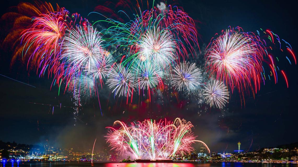 Seattle photographer captures stunning images of firework show