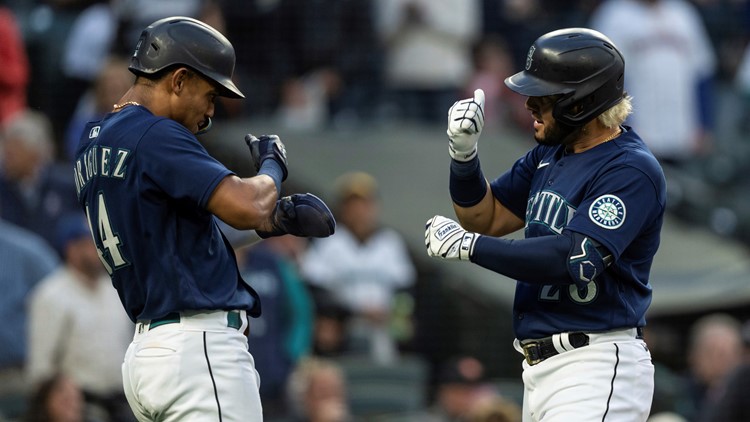 Rodríguez's 1st long ball at home leads M's past A's 7-6