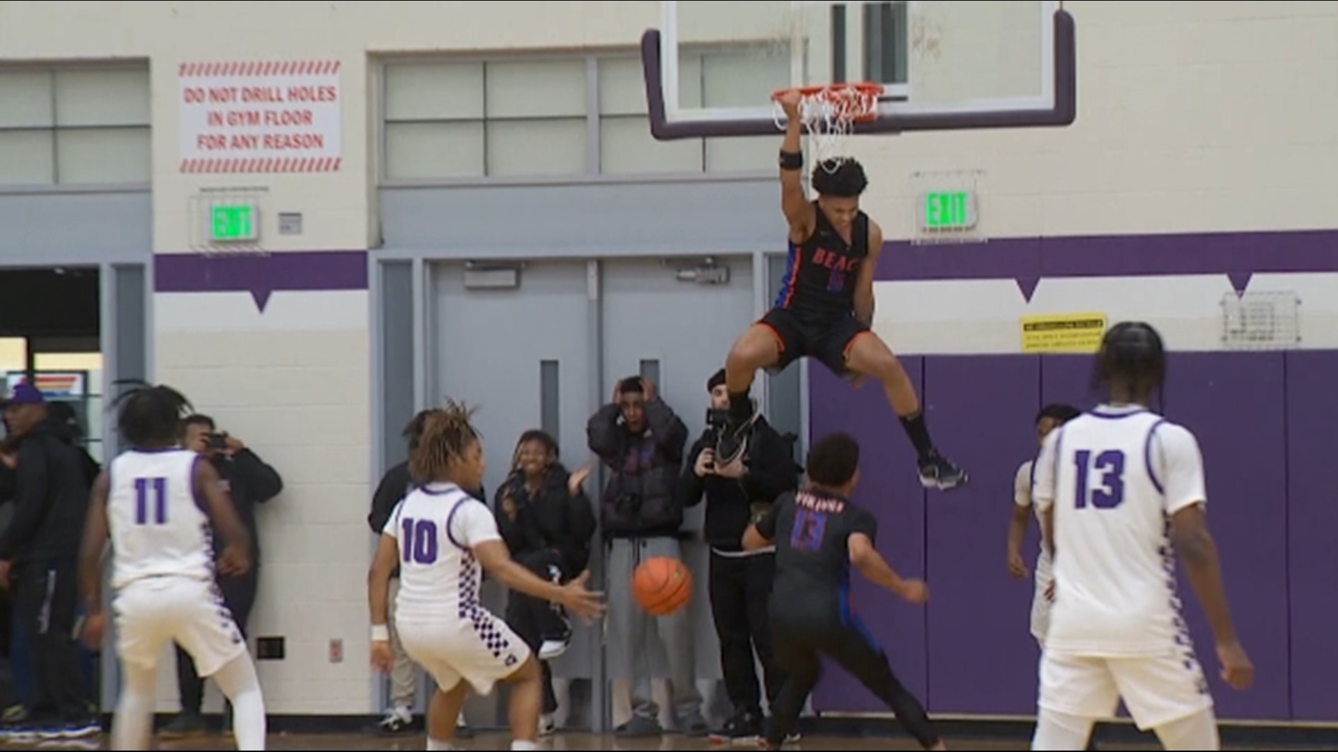 Highlights of the Garfield boys 61-60 win over Rainier Beach