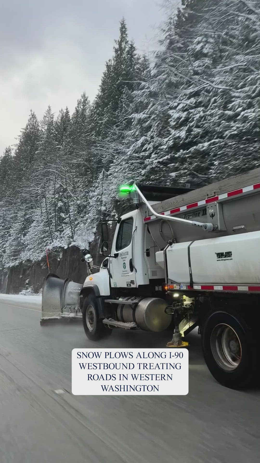 Snow plows work alongside drivers I-90 westbound near Snoqualmie ...