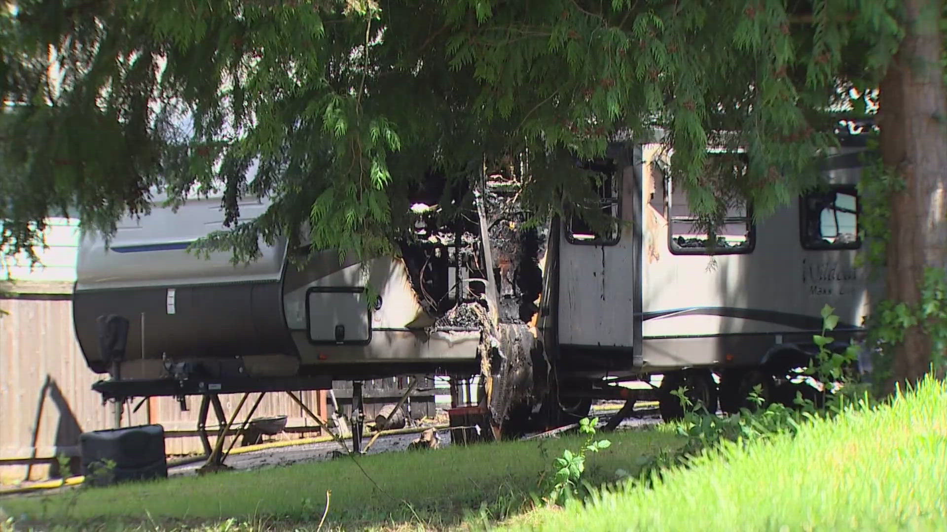 RV fire spreads to West Seattle homes, prompts second alarm