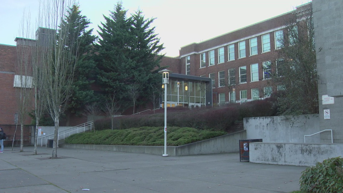 4 Seattle public schools shelter in place after reported ICE activity
