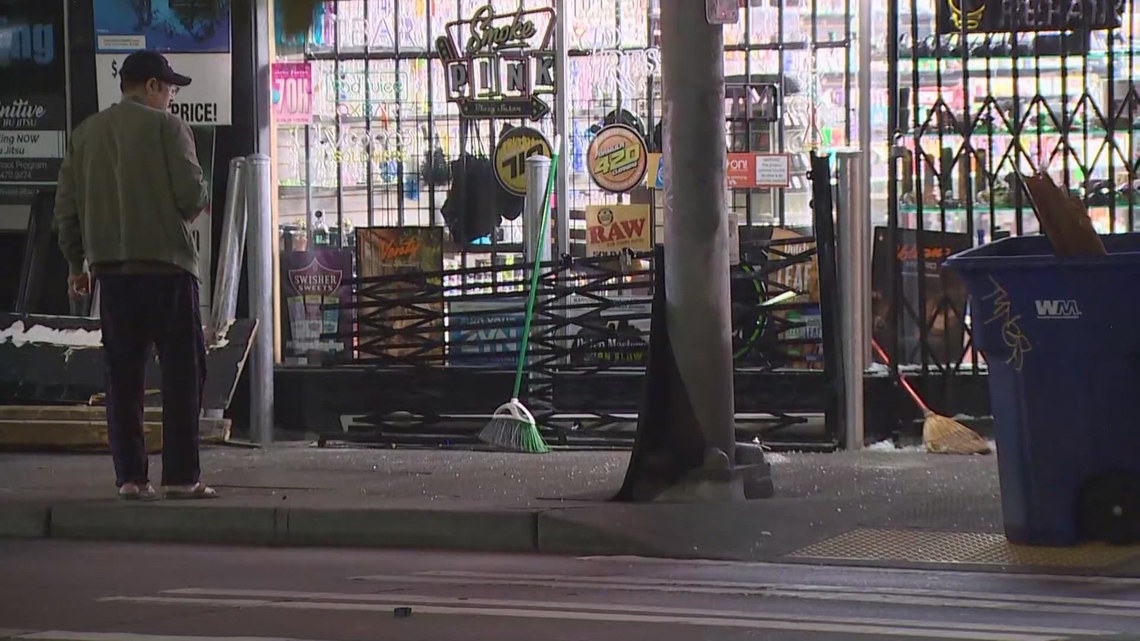Multiple suspects wanted after smash-and-grab robbery at Seattle smoke ...