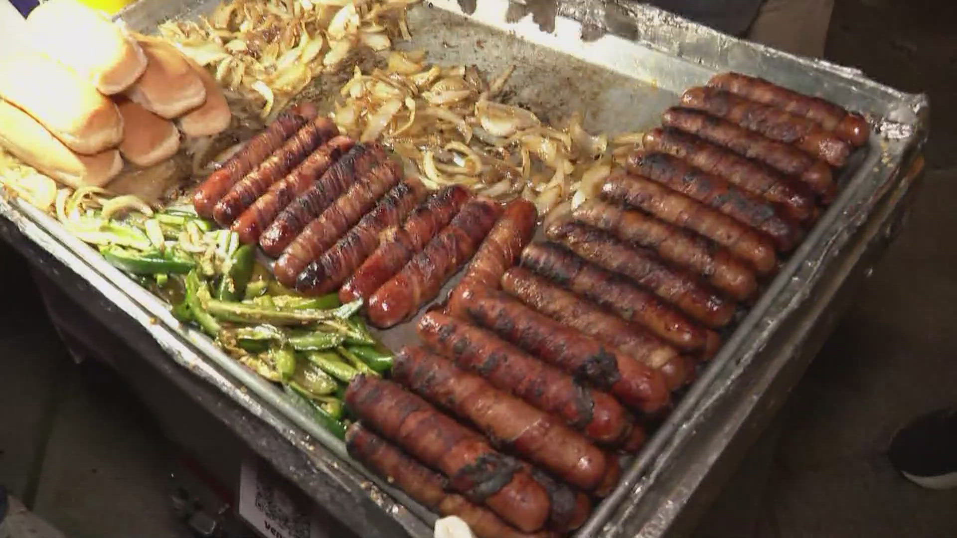 seattle-vendors-face-unlicensed-competition-amid-playoff-crowds-king5