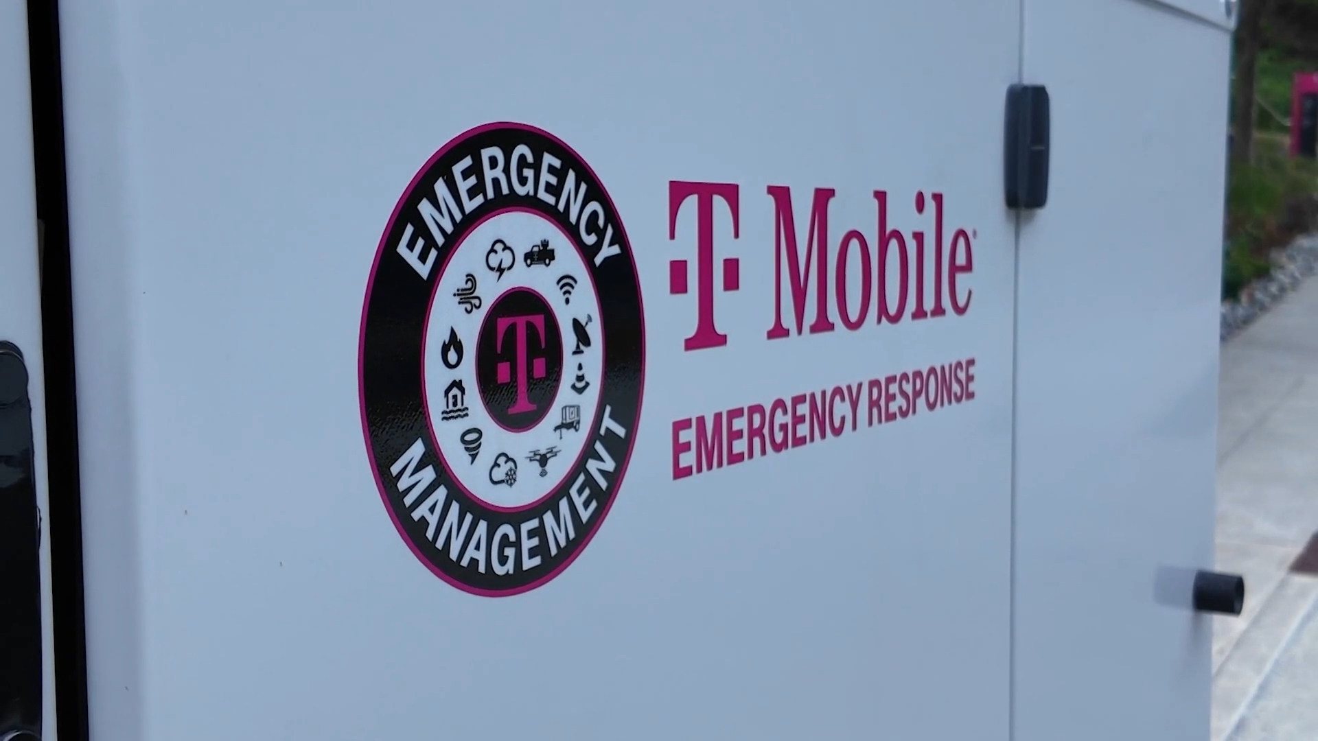 T-Mobile sends emergency tools to Spokane wildfire victims