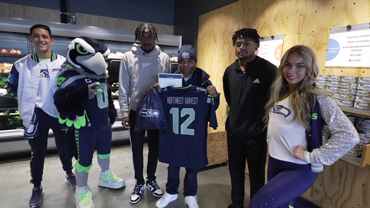 Seattle Seahawks go to work on day off to help end hunger