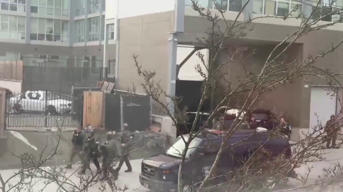 SPD negotiating with barricaded man at North Seattle apartment complex