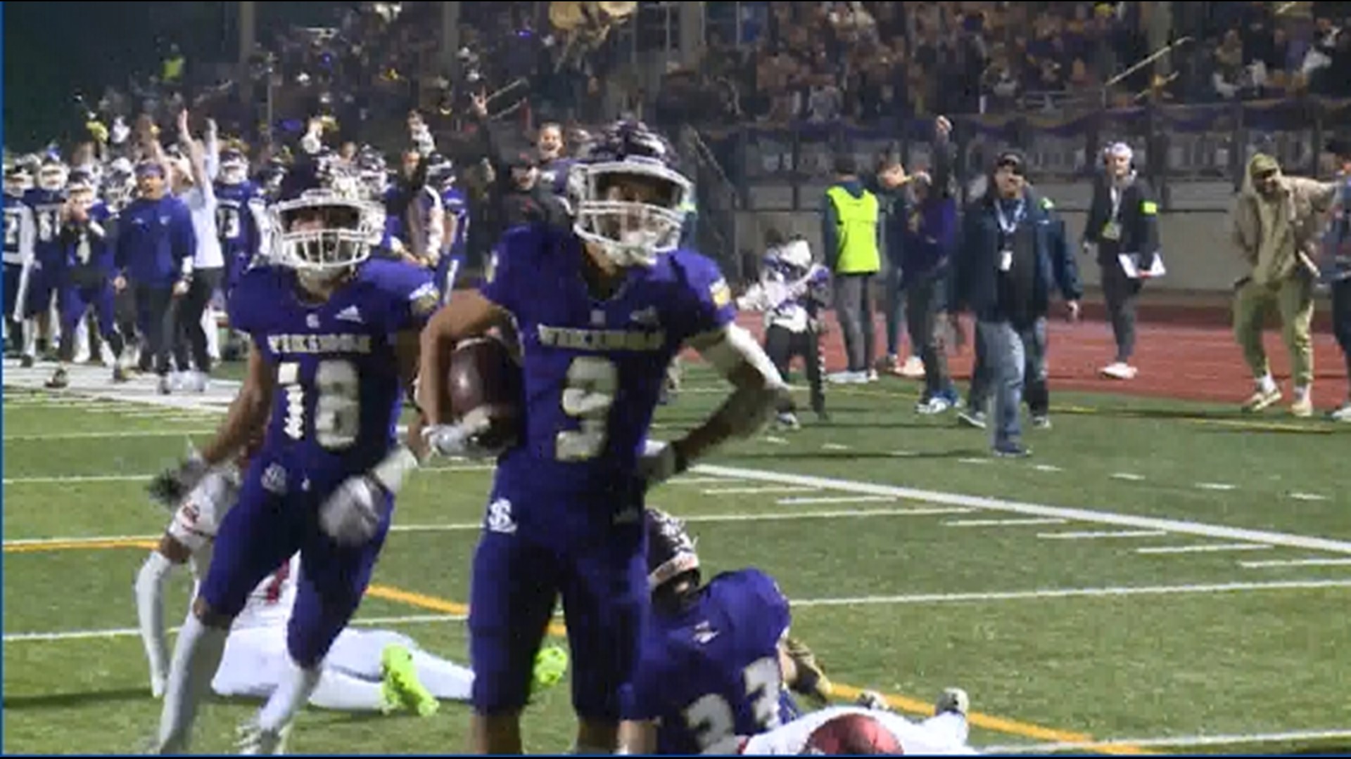 Highlights of Lake Stevens' 44-21 quarterfinal win over Kennedy Catholic in the State playoffs